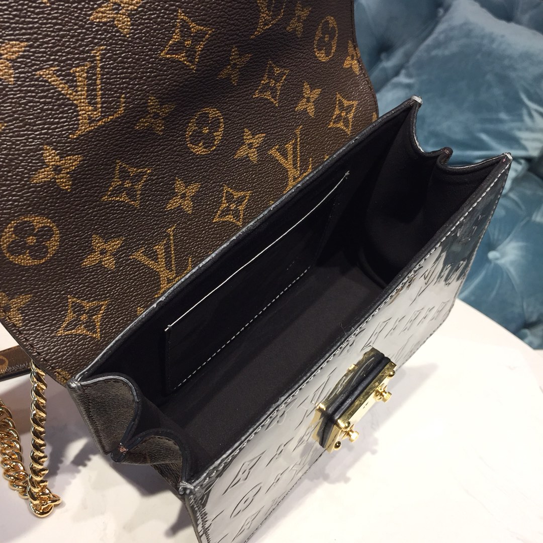 Louis Vuitton LV WYNWOOD Tote Handbag M90516